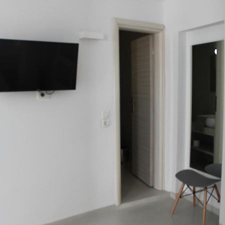 Fira Getaway - Economy Basement Rooms Exterior photo