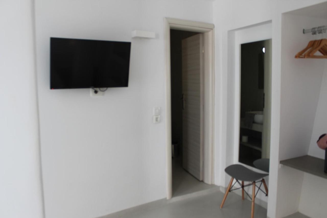 Fira Getaway - Economy Basement Rooms Exterior photo