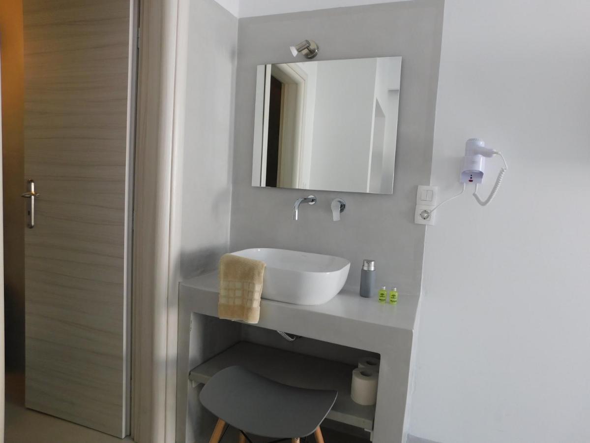 Fira Getaway - Economy Basement Rooms Exterior photo